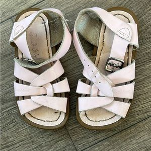 Little girls Saltwater sandals size 7